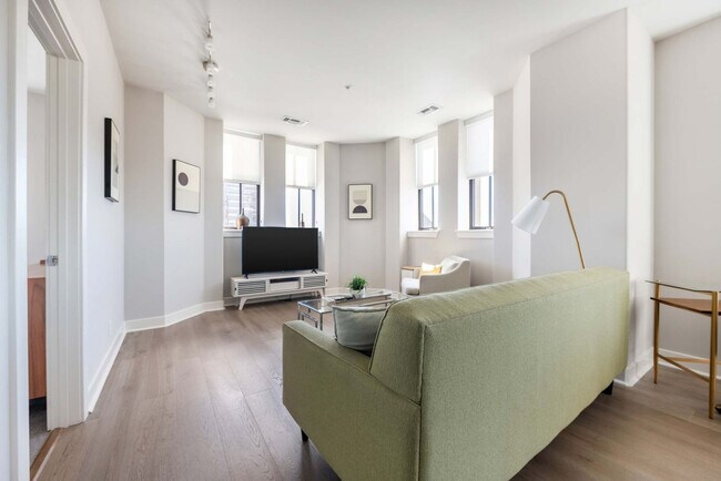 Building Photo - 10 Light St