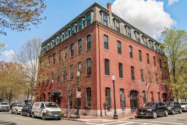 Building Photo - 30 E Concord St