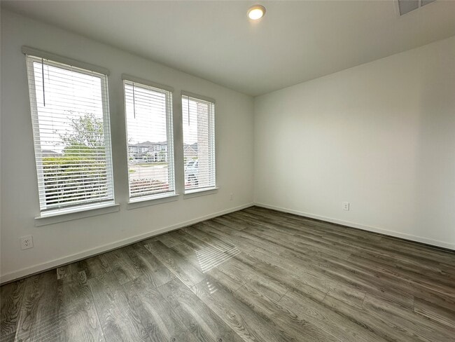 Building Photo - 2314 Cool Grns St