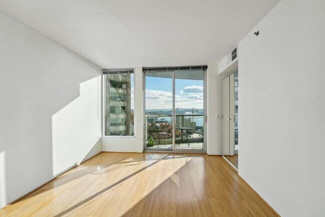 Building Photo - One Pacific Tower - 1 bedroom + den