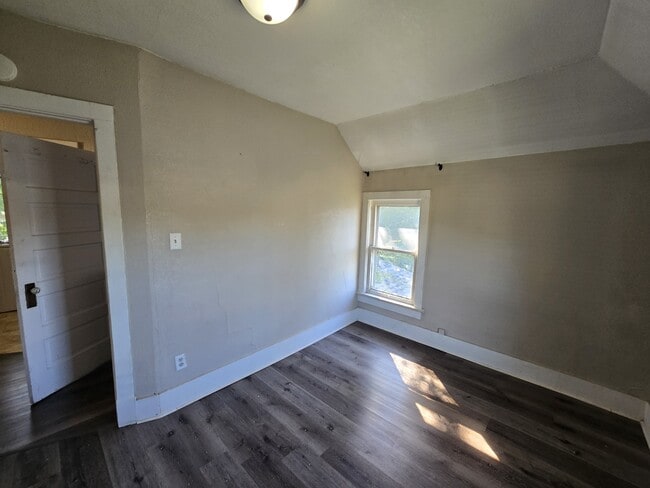 Building Photo - 437 Riehl St