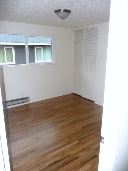 Building Photo - 620 SE 47th Ave