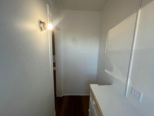 Building Photo - 1253 N 34th St