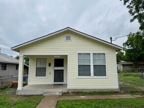 Building Photo - Cute 2/1 Home Available for Immediate Move In!