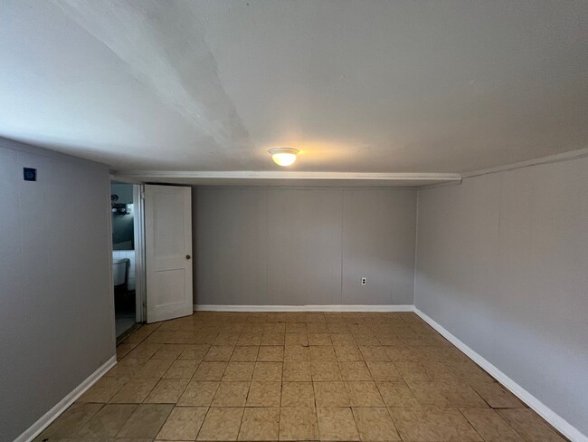Building Photo - 7046 Souder St