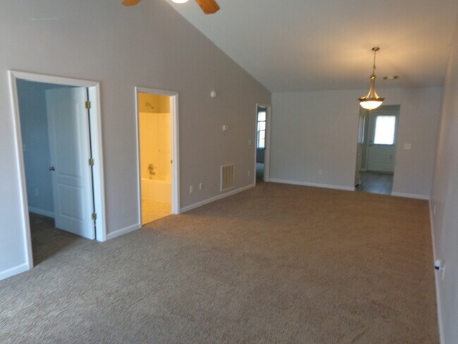 Building Photo - 30 Brittany Ct