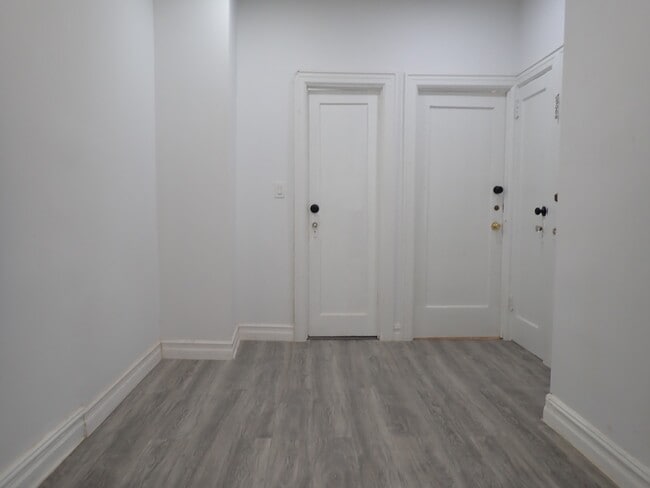 Building Photo - 663 E 94th St