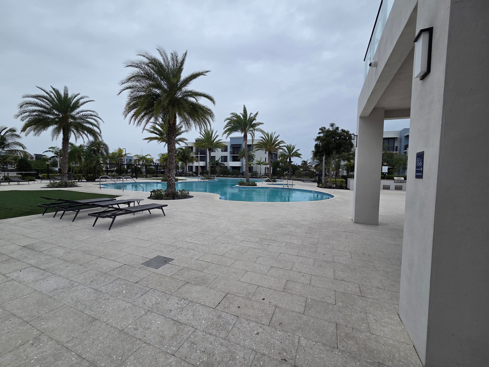 Building Photo - 685 W 72nd Pl