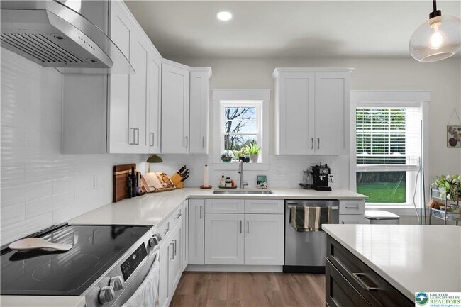 Building Photo - 221 Craig Ave