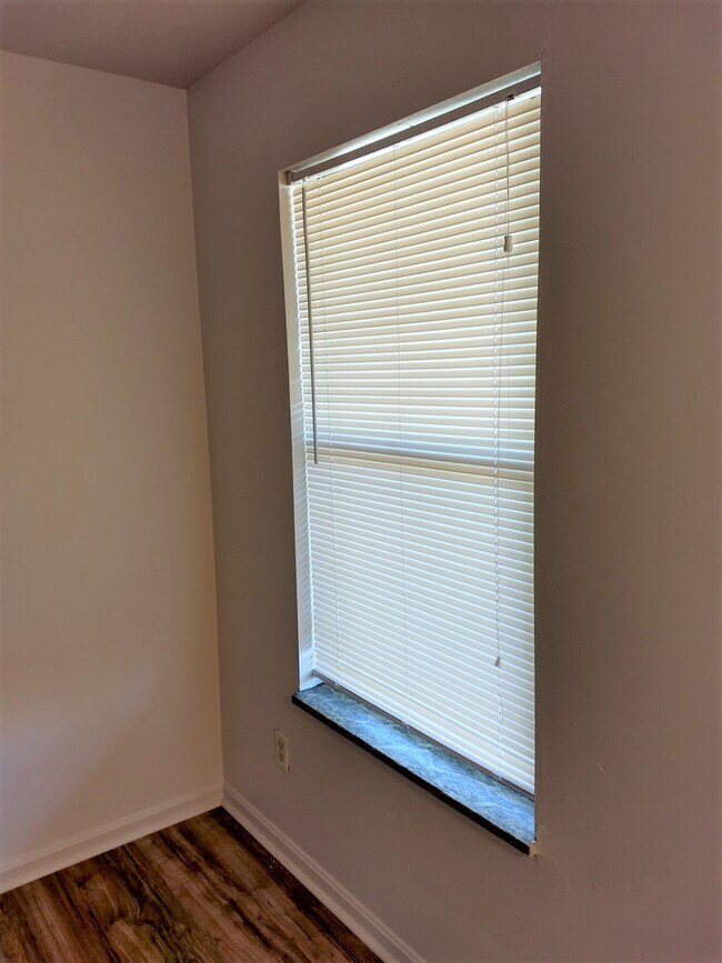 Building Photo - 4801 Saddlebrook Ln