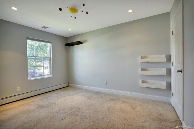 Building Photo - 32 Delamere St