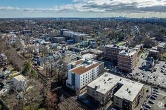Building Photo - 751 Vose Ave