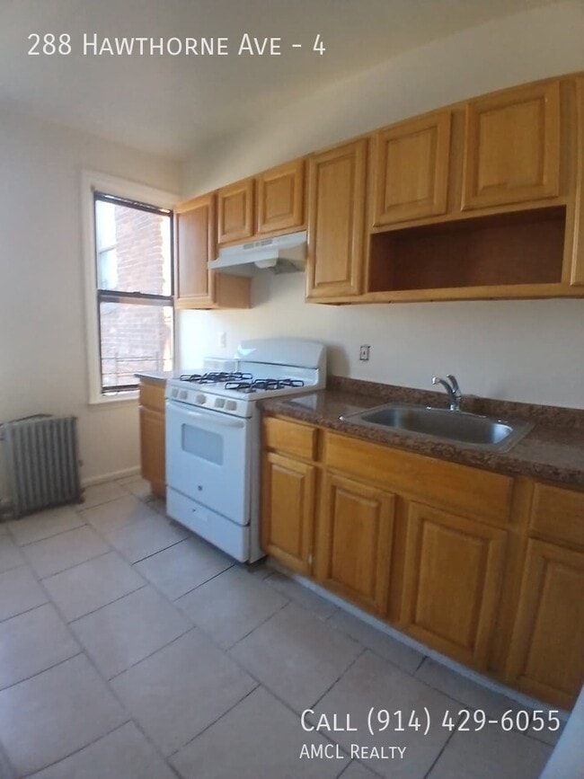 Building Photo - 288 Hawthorne Ave