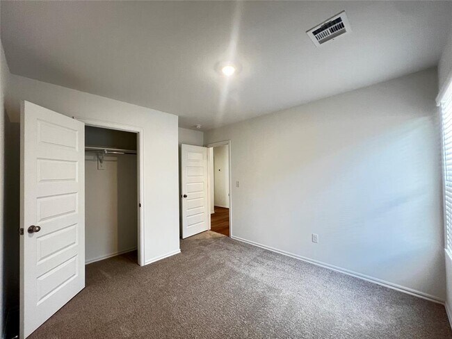 Building Photo - 3433 Little Creek Dr