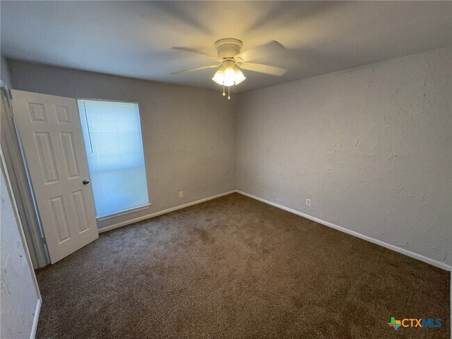 Building Photo - 1704 Big Bend Dr