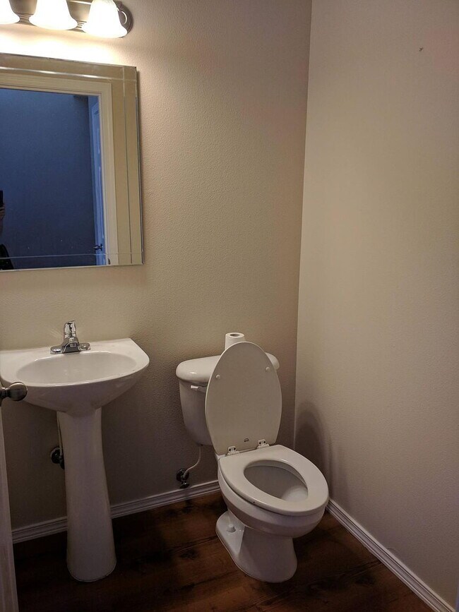 Building Photo - "Discover Comfort and Convenience: Spacious 3-Bed, 2-Bath Home in Beaverton!"