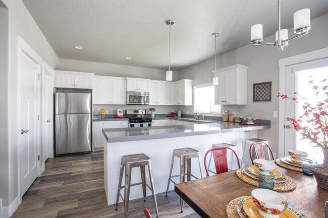 Building Photo - 1653 E Aspen Loop