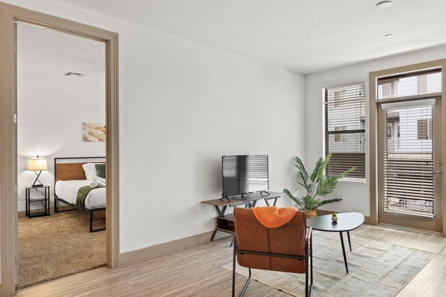 Building Photo - 555 N College Ave