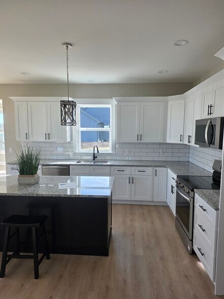 Building Photo - 9425 Newbury Ln