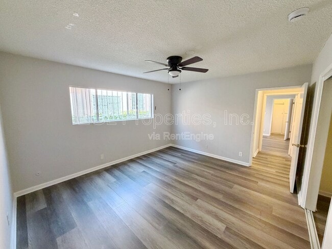 Building Photo - 362 N San Vicente Blvd