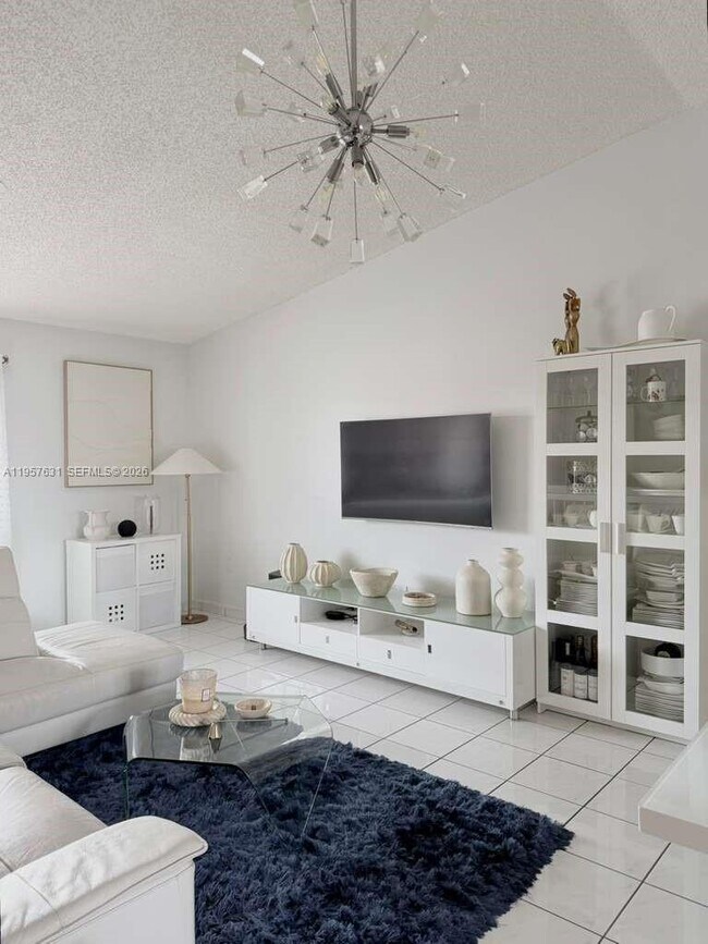 Building Photo - 10017 W Okeechobee Rd