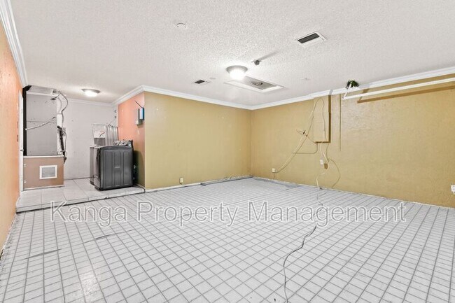 Building Photo - 4105 Shelley Rd S