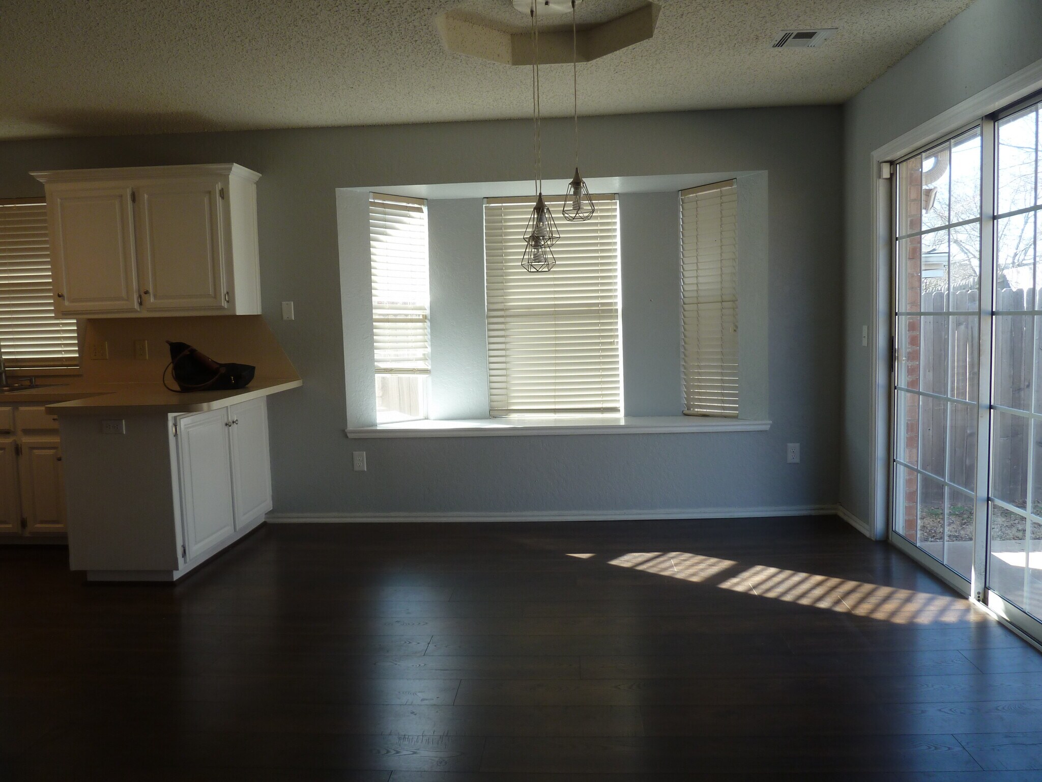 breakfast area - 505 NW 174th St