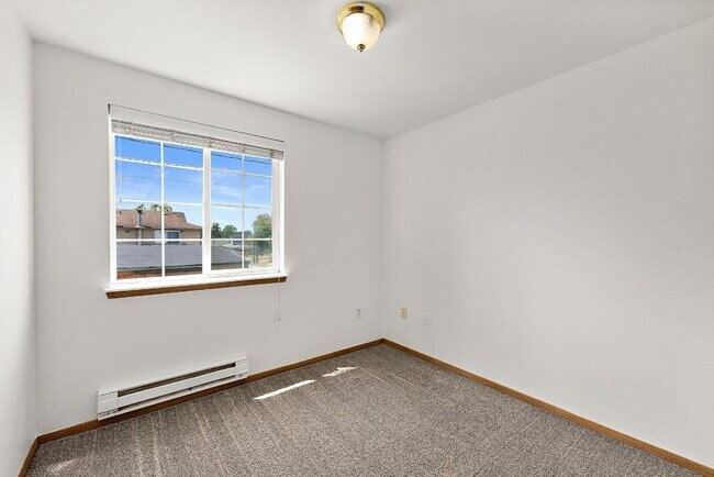 Building Photo - Ewert 3010
