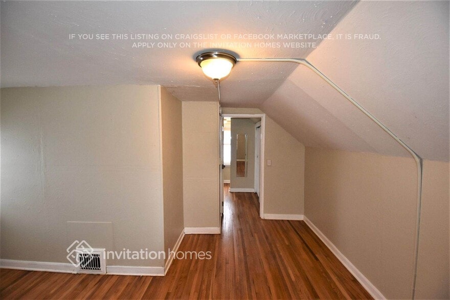 Building Photo - 1612 St Albans St N