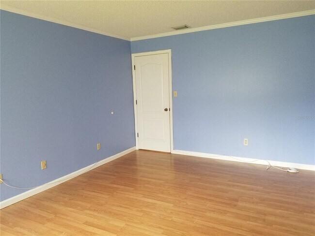 Building Photo - 5421 Vineland Rd