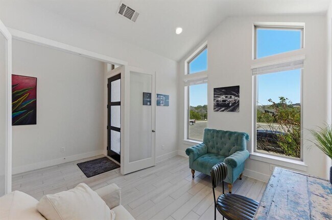 Building Photo - 111 Carolina Jasmine Dr