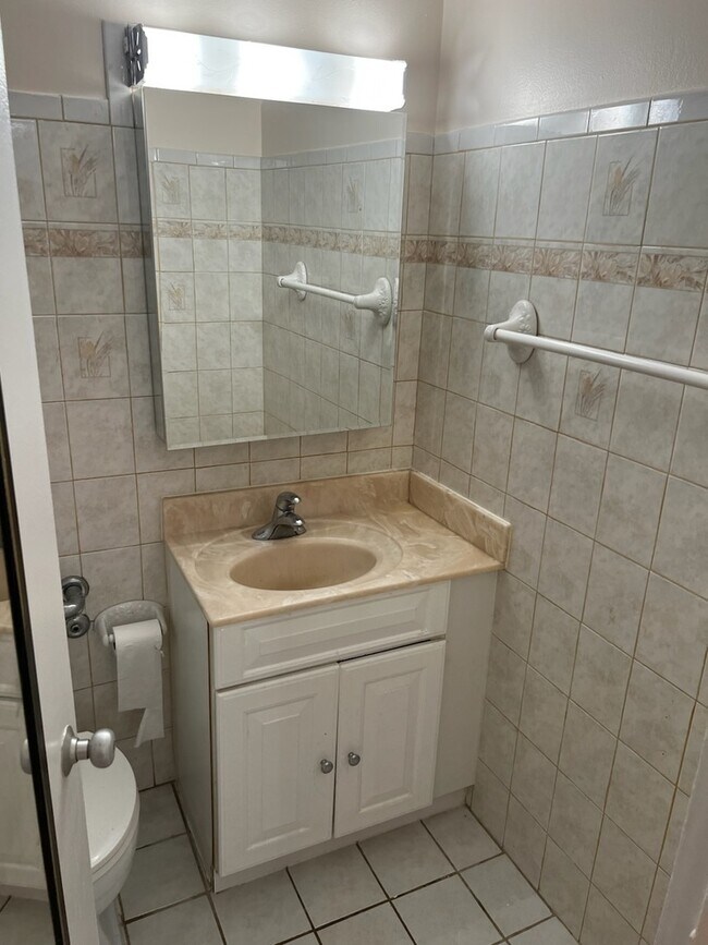 Building Photo - 1401 E 55th St