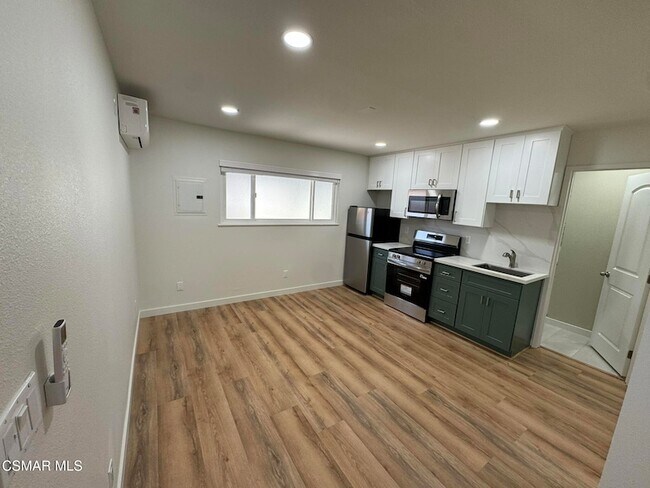 Building Photo - 1281 Hartley Ave