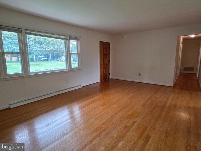 Building Photo - 25020 Oak Dr