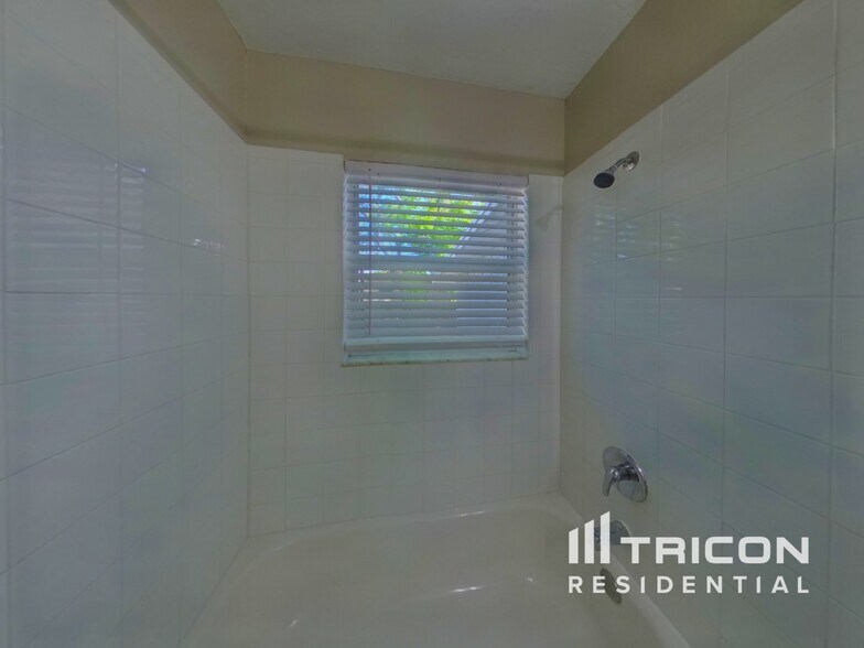 Building Photo - 2761 59th Ave N