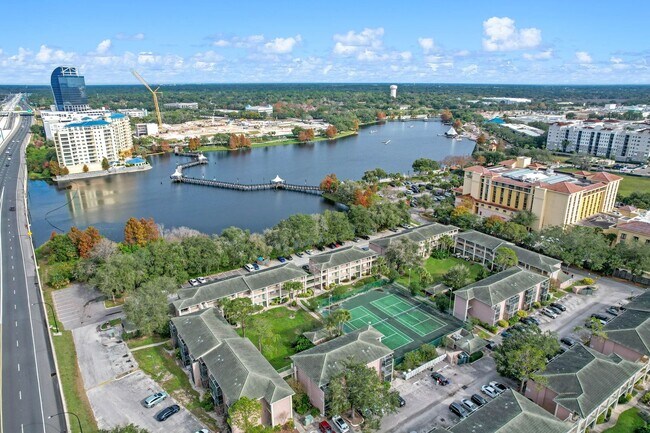 Building Photo - Newly Renovated ~ Ground Floor Condo in th...
