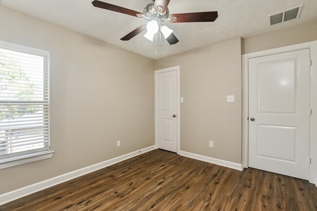 Building Photo - 7411 Quiet River Ln