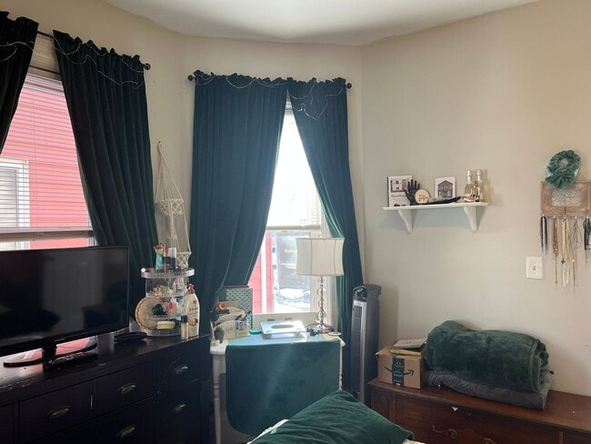 Building Photo - 381 Highland Ave