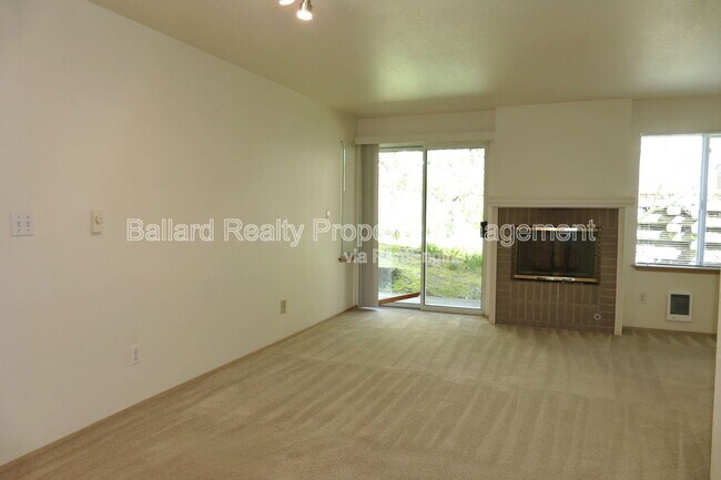 Building Photo - 2244 13th Ave W