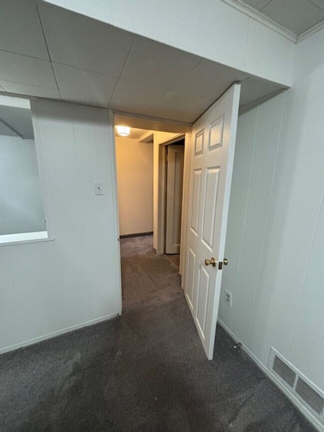 Building Photo - 419 W 5th Ave