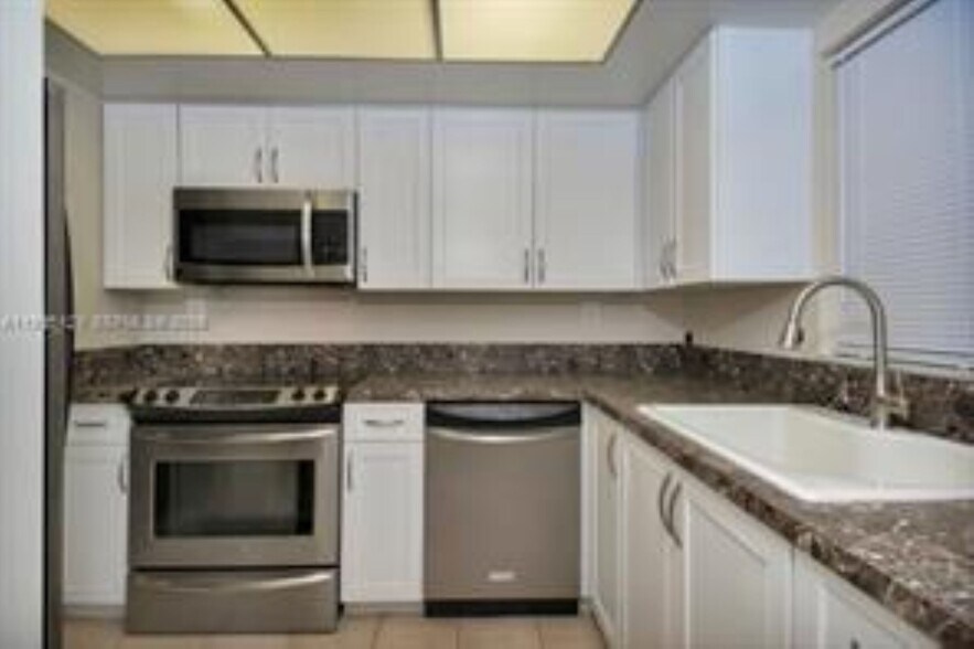 Building Photo - 2101 NE 68th St