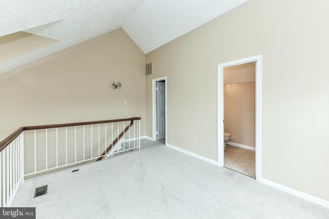 Building Photo - 12856 Mill Brook Ct