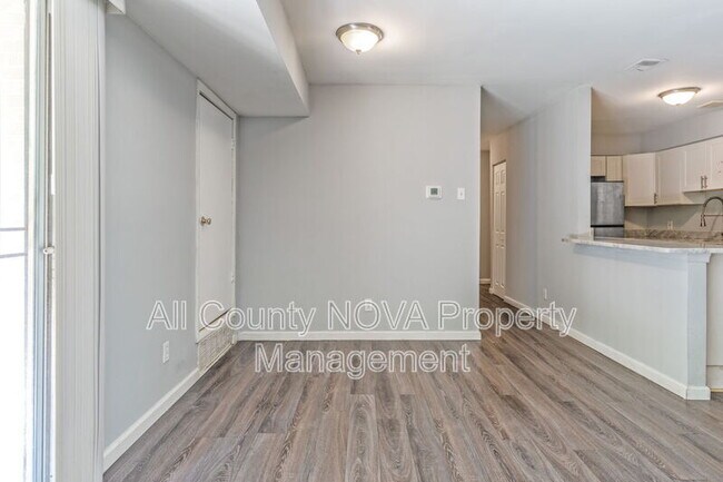 Building Photo - 2303 Olson St