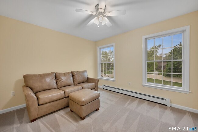 Building Photo - 6 Fennwood Dr