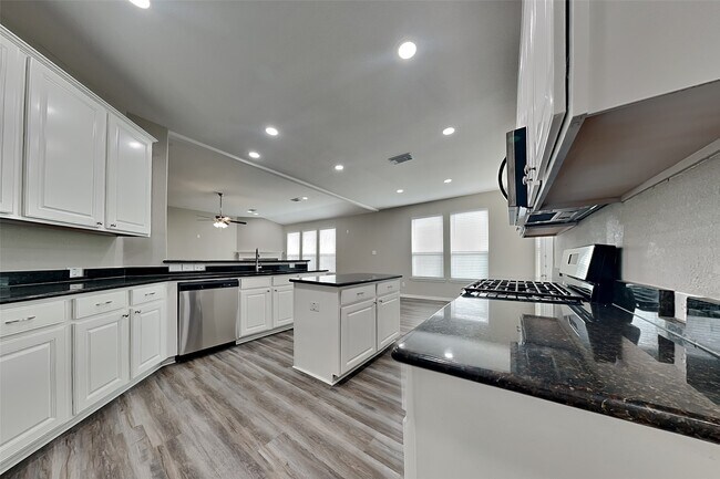 Building Photo - 9435 Edgeloch Dr