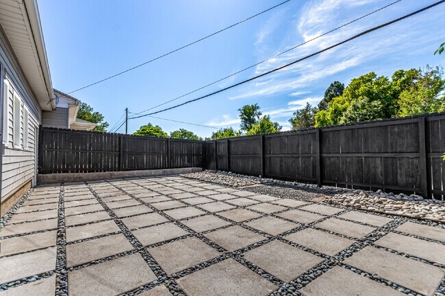 Building Photo - Lovely three bed / one bath home for rent