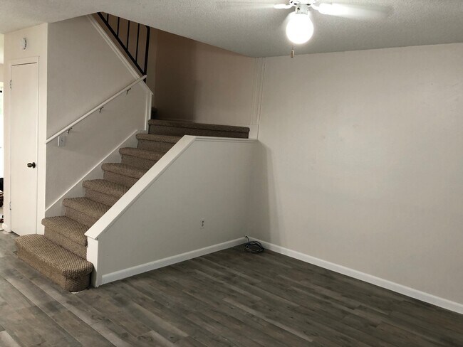 Building Photo - 862 Commonwealth Ct