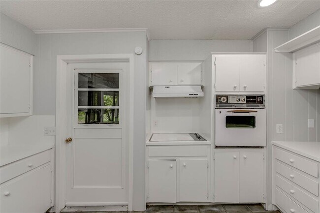 Building Photo - 18641 Camino Real