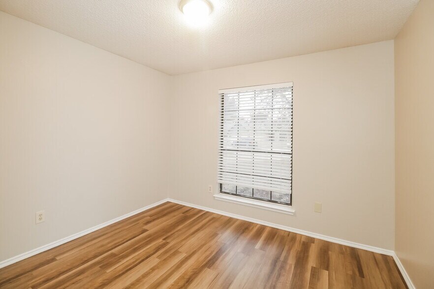 Building Photo - 4209 Vincent Terrace