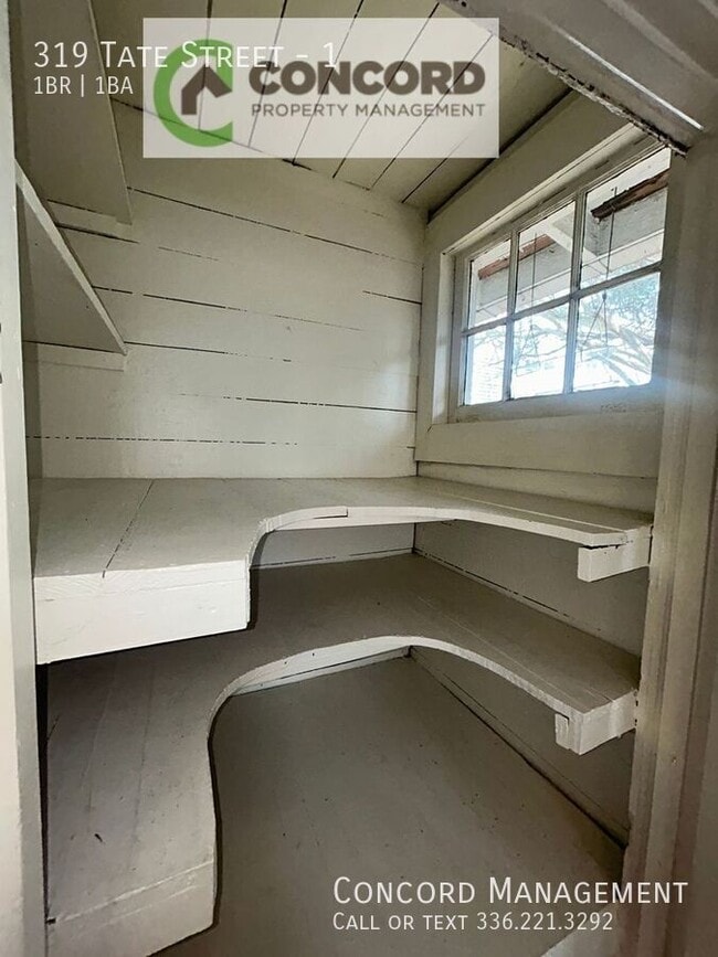 Building Photo - 319 Tate St